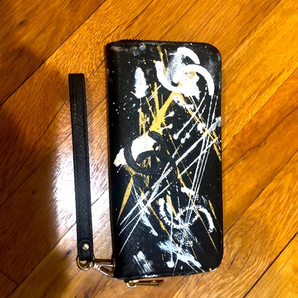 Wristlet/wallet zip around black/handpainted design w/card slots - Picture 2 of 6